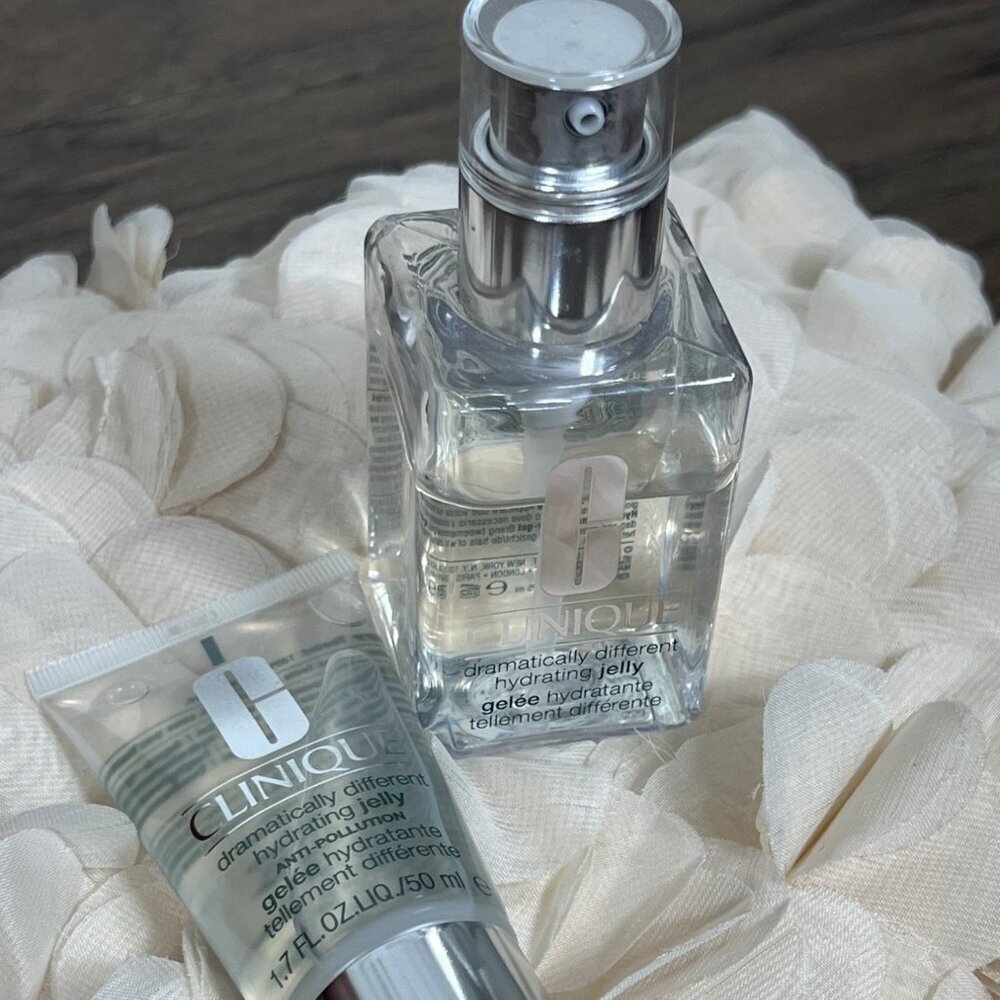 CLINIQUE Dramatically Different Hydrating Jelly 4.2 oz Pump Bottle & 1.7 oz Tube - Picture 2 of 5